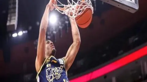 南京60米栏大赛：刘俊茜、吴艳妮脱颖而出，勇夺男女冠军——中新网消息