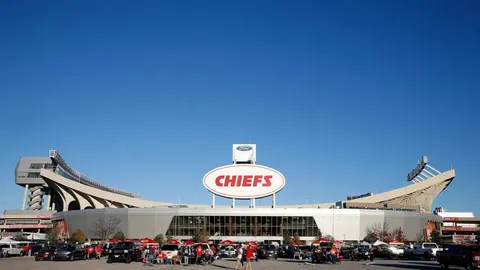 巴黎圣日耳曼3-0波尔多，梅西双响姆巴佩内马尔建功，法甲第28轮赛事结果出炉